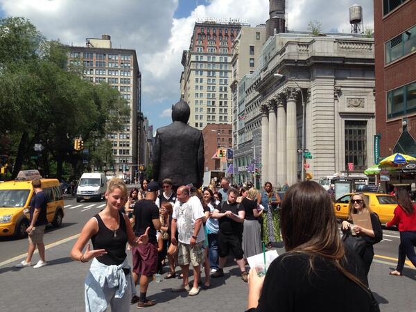 TheVoiceCasting's tweet photo. Already a great crowd for #FlashCasting! Head to Union Square for your chance to audition for @NBCTheVoice! #TheVoice http://t.co/s16pL5yauw