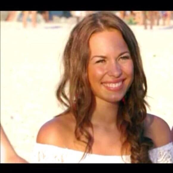 Stephanie_DLMAR's tweet photo. #rt si toi aussi tu a hâte qu'elle arrive dans #lcvslm http://t.co/NLdN6h8sm3