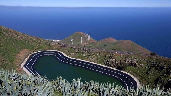 hoyextremadura's tweet photo. El Hierro será la primera isla del mundo cien por cien renovable http://t.co/iklIXOa1vT vía @hoyextremadura http://t.co/yAMd8HtT2U