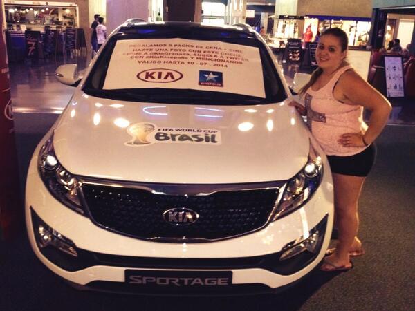 Cristinafeliz1's tweet photo. @KiaGranada quemejor tarde que poder sacarme una foto al lado de este cochazo.Ytiene 7 añosde garantia:)#kiakinépolis http://t.co/kUNDjHyL3q