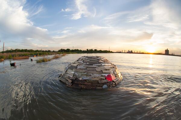 These beautiful monuments made of trash remind us to treat the planet a little more kindly wrd.cm/URkBIF