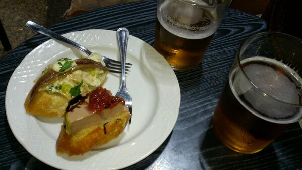 javi92rg's tweet photo. Tapeando por san Sebastián :) #diademandriles #estoesvida @ElenaGoc_ http://t.co/GNxvXC4rAl