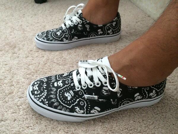 Awesome pair of stormtrooper vans sent in by @ChefSzn 🙌