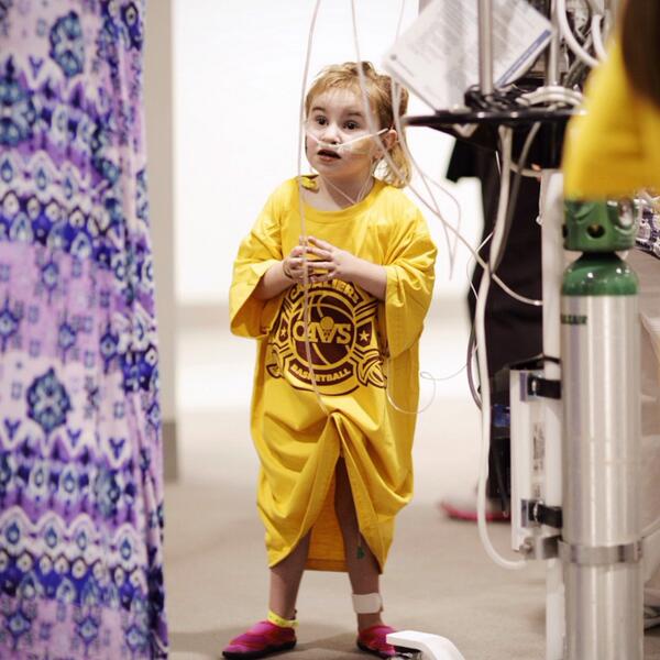 FearTheElf216's tweet image. #stud #dudeGetsIT“ Thx @22wiggins for helping us open #CavsLegacy Activity Center at @ClevelandClinic Children's! http://t.co/sV34OFFR4Y”