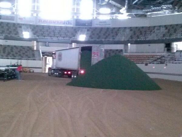 AngusAssoc's tweet photo. Whoo-hooo! RT @GilletteKarl: Now the real fun can start ! #NJAS2014 #Angus http://t.co/UPCumYtgZT