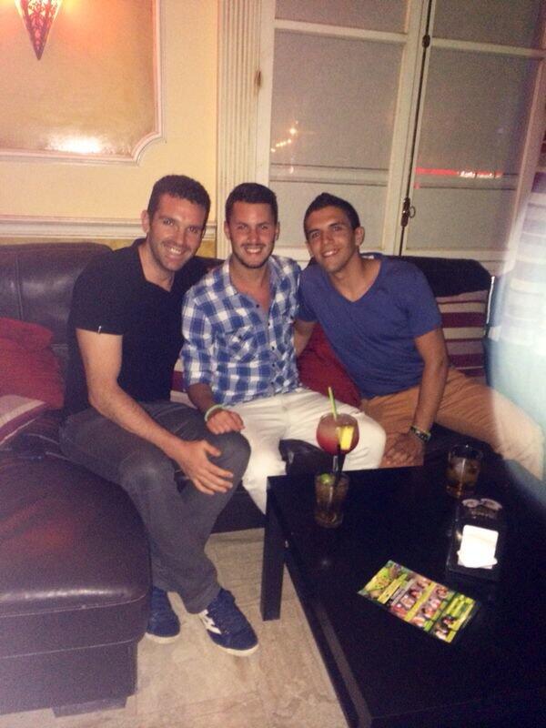 RubenPsyGS's tweet photo. En el mejor sitio en la @Budachiclana @nonito_91 @crdiego93 http://t.co/IOPzUtHWbv