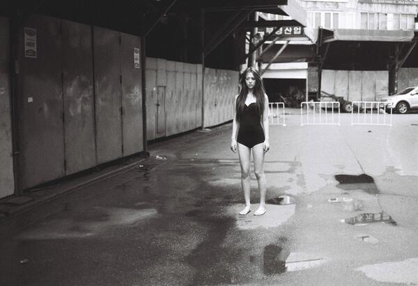 fyhanlu's tweet photo. OMG SULLI!! O.O "@soollif: f(x) 'Red Light' Comeback Teaser - Sulli (4) #fxRedLight #에프엑스 http://t.co/F7z5h690Gb"