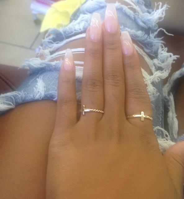 I love these Nails 😍💅 #Natural color http://t.co/6hKWDHSMcj<a href="/tag/natural"class="tags">#Natural</a>