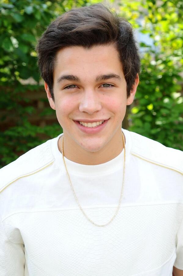 mahomie_team's tweet image. Austin before his show in Berlin! #4