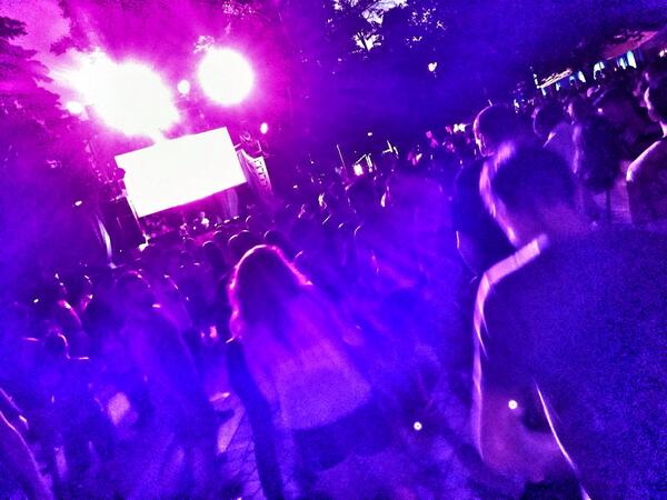HookMeAppBot's tweet image. .@GreenSpaceTO is off to a killer start with a packed dance floor and a garden full of babes. #WP14TO