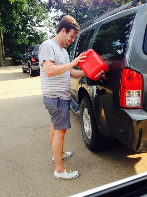 SoffraySays's tweet photo. @BASimmons15 and I both ran out of gas today. #powercouple http://t.co/2ipbbRnaUV