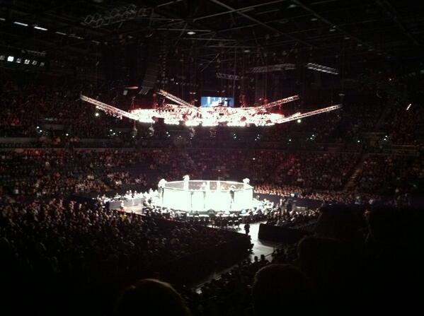 sharepoint4dev's tweet image. #UFCAuckland lotado.