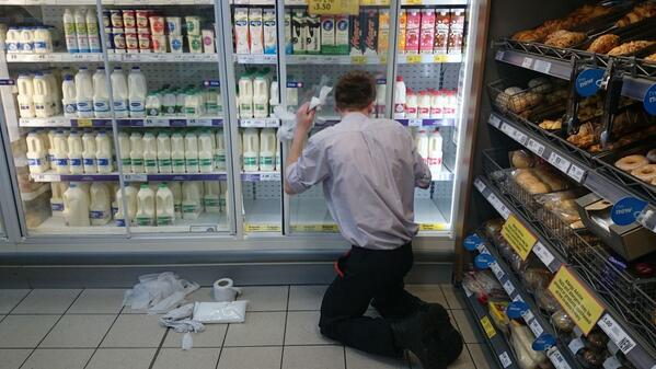 express6078's tweet image. Rare sighting seen in Radcliffe!!!! Paul and a cloth. Well done...pride in express