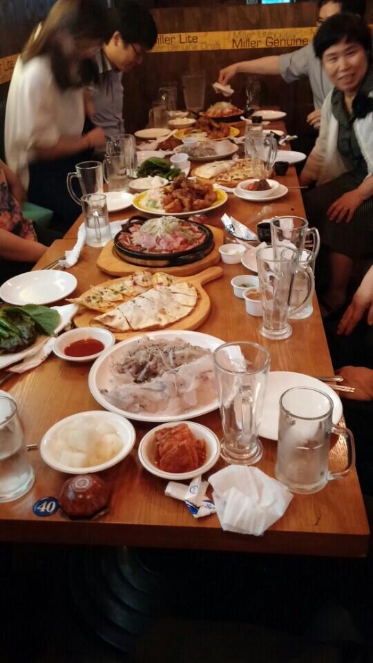 OptionHong's tweet image. 할머니 팔순!! (@ 밀러타임 봉선점) 4sq.com/1obBJCW