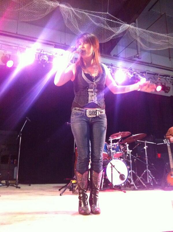cailinele's tweet photo. “@ElevationEntG @SarahBethKeeley Kick starting the party at #wildwest36 @PonokaStampede #DTbeergardens @sbkfansrock http://t.co/4lBwKRuzOB”