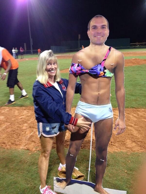 JacquesDoucet's tweet photo. Everyone loves a winner @MattMoscona #RedLoses #TighthyWhities http://t.co/bKrhZOa6TK