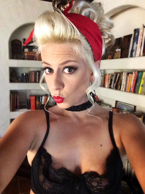 Today it was pin-up style for @Penthouse 💋💋💋 http://t.co/AHBroV0jVm<a class="tags" href="/tag/penthouse">@penthouse</a><a href="/tag/redcarpet"class="tags"><span>#redcarpet</span></a><a href="/tag/avn"class="tags"><span>#avn</span></a>