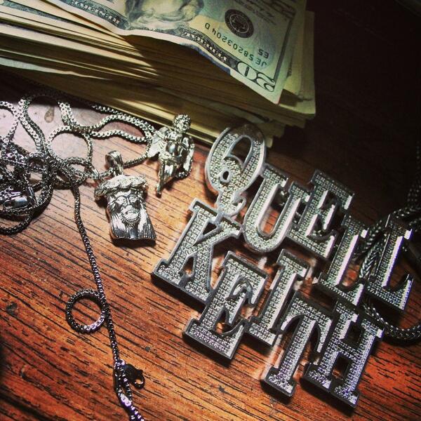 quellkeith's tweet image. 💩💩 on these boyz #icegame been getting money back on the paper route tomorrow w/ @SlimWhitRich we're turnin' up!!