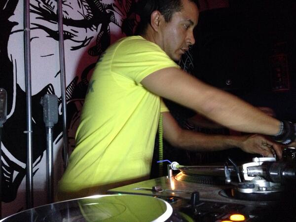 WeekNDance1's tweet photo. #party @SonoraCorazon @irvingre #beats #undergroundmusic #itsallaboutmusic #dj http://t.co/QbkrH4fV1a