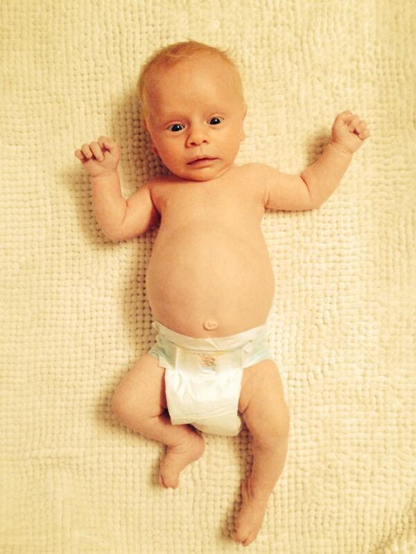 EuanReuel's tweet photo. Happy 1 month (+2days to be exact)
6.5.14 http://t.co/De7UviCA6i
