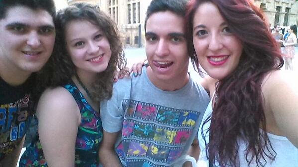 Cintiandujar's tweet photo. Los 4 de siempre 😘 @MariaJ_Tovar @Andrecillo9 @yomismoes http://t.co/3ZiMpiIG0e