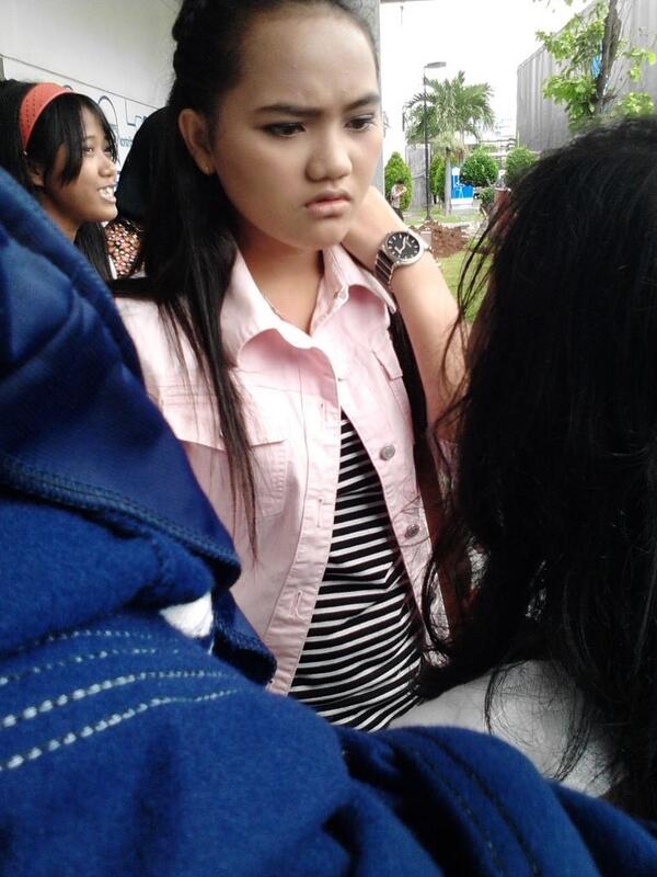 ClcsBekasii's tweet photo. #paparazi @ChindaiGloria Aaah mau ekspresi gimanapun tetap cantik yaa Clcs :D http://t.co/Fkh0jtuK5S