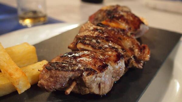 TerneraAstur's tweet photo. Brocheta de lomo con manzana y setas.. #xornaesternera Ver Rtes en: http://t.co/Knujcx6dp6 @SaboreaAsturias http://t.co/J0HyKpEuvm