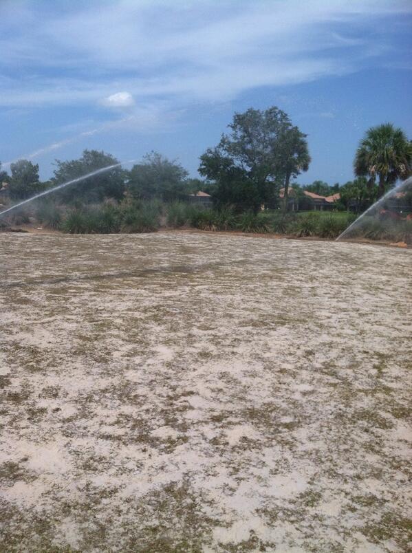 DerekJban4's tweet photo. Sprigging tift eagle putting green and nursery, so FUN! http://t.co/FyKmvjo3Yo