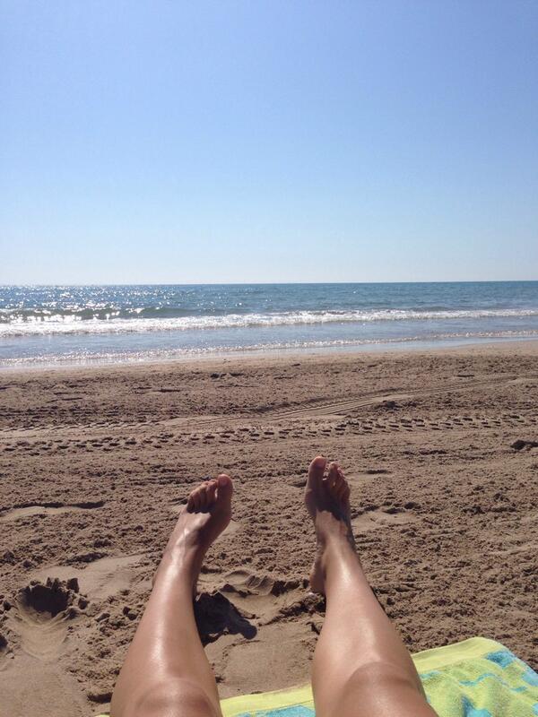 ssalmeron98's tweet photo. Disfrutando de dia de playa con la musica de @dcallaos @lapegatina @txarango @txampas así es vida! @CulleraBeach http://t.co/KvHiuUpuXM