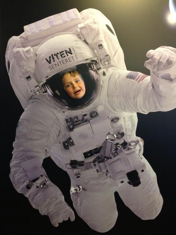 vitensor's tweet image. #astronaut Morsomt for alle. Sommeråpent alle dager i hele skoleferien 10-16. vitensor.no