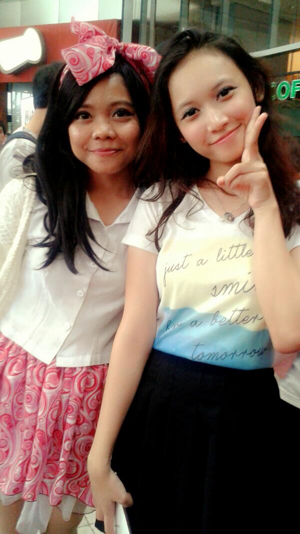 Ini dia bomi-nya A-Ppears <a href="/ghifarizaini/">gipa</a>  sama teteh bomi-nya <a href="/EPink_Official/">Excellent Pink ♥</a> @epinkmcd ciee duo bomi xD