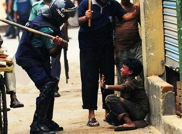PunkyEnfurecido's tweet photo. Malditos asesinos perros del Estado, de corazón lo digo, sois unos bastardos. #ACAB http://t.co/gls8dTT87q