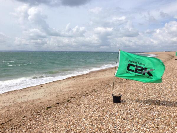 CBKHayling's tweet photo. At the moment its breezier than anticipated , but tide is still coming in, hopefully the wind will stay for low tide http://t.co/tZRu59Ctmh