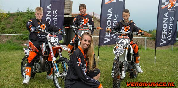 veronaworksrace's tweet photo. nieuwe teamfoto van ons motorcrossteam http://t.co/15nm1AgcsM http://t.co/m4NXxVpVDr