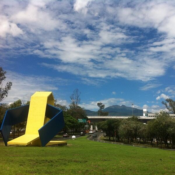 GrciAlvrzz's tweet image. Intersección tlalpan y periférico #nopolution #ajusco #clouds #mexicocity