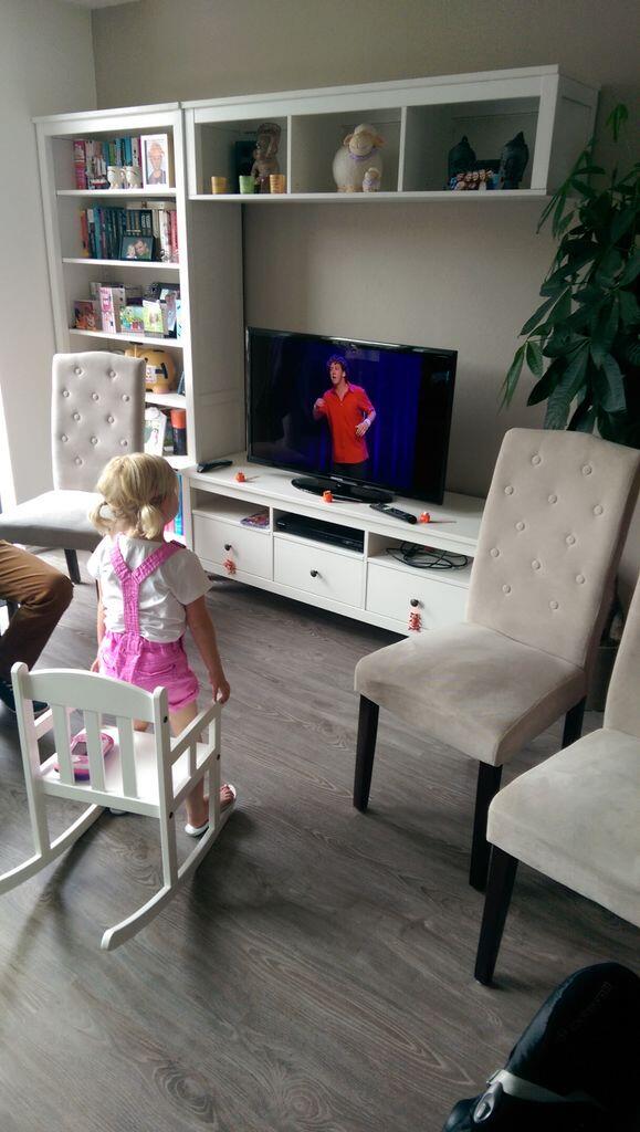 #dochterlief kijkt <a href="/jochemmyjer/">Jochem Myjer</a> kan niet vroeg genoeg #ikrekenhetgoed