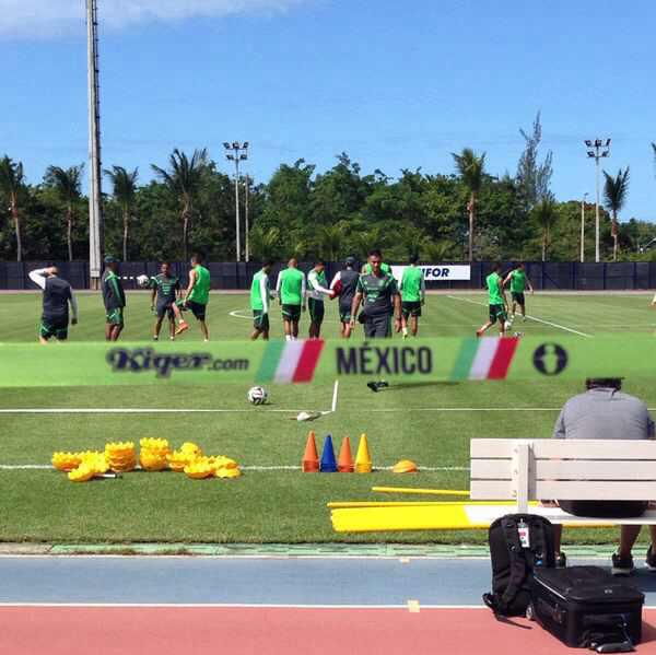 kiqer10's tweet photo. Juntos apoyemos a mi @miseleccionmx ¡hagamos que se sienta hasta Brasil! #HagamosHistoria #LetsKiqIt http://t.co/0Wj3xh5jkj