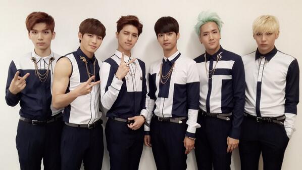 KPOP_FansTeam's tweet photo. "@RealVIXX  : 나는 로빅이다. 광저우 공연을 위해 중국에 재방문한 #빅스 #VIXX 요원들에게 많은 응원을 보내준 중국 별빛요원들 고맙습니다! #기적 http://t.co/mAIpyc4MF0"