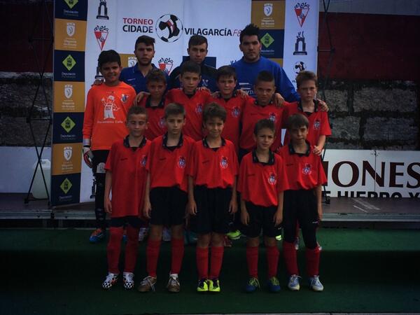 CDHuracanZ's tweet photo. Los campeones benjamines en el torneo de vilagarcia de arousa http://t.co/UTGuMPzMQk