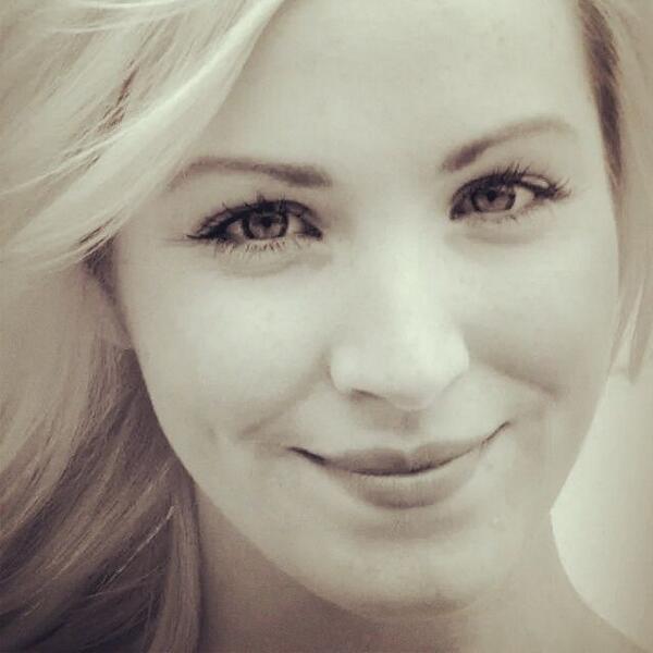 bravoperform's tweet photo. Carolyn is Owner, Founder + Teacher at Bravo Performance - Any questions contact at carolyn@bravoperformance.co.uk http://t.co/U3DWsYFzvG