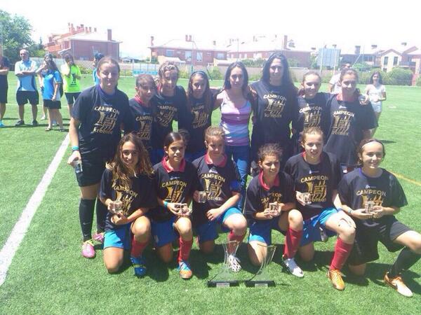 AtletiFemenino's tweet photo. El Sub-16 "B" y el Sub-13 "A", campeones de la @MadridSurCup tras ganar al CD Magerit (6-1) y al O. Moratalaz (4-3). http://t.co/jCCKsnXqF2