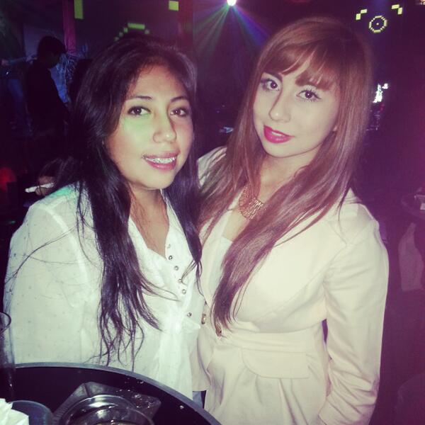 poleth_dom's tweet photo. @kathy_laguna festejando mi Pre-cumpleaños jajajajaja te extrañaba amiga!!! ♥ http://t.co/rwon0edQag