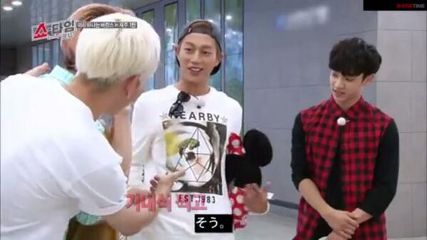 reporters1's tweet image. ぎぐをイジメてる最中(全員で)+機内食Tシャツをドヤるゆんどぅじゅん。  #Dammed #to #pre bit.ly/1nQCLm3