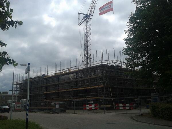 Dag 26 van het casco zit erop. Vloeren 3e verd van <a href="/betonson/">Betonson</a> liggen erop. @bsmsteel met OW al bezig #lean