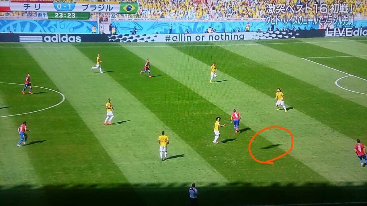 赤石先生 ブラジル対チリの試合見てて思ったんだけど 誰もいないのに影だけが動いてるんだけど サッカーしたくてしょうがない ブラジル人の亡霊か Http T Co Lz6egrzg2x Twitter