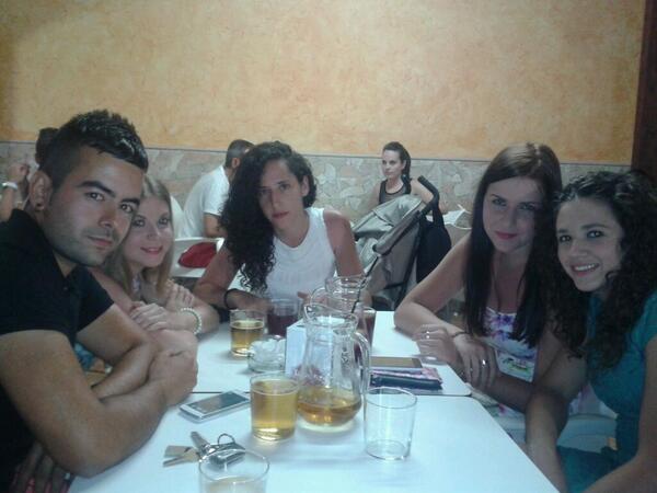 mari_tinii's tweet photo. Cenando en la taberna aguileña cn @AnaNavares @alo_popitta @virgiyguachii @fran_sm90 #Aguilera http://t.co/Xx6a0qHqas