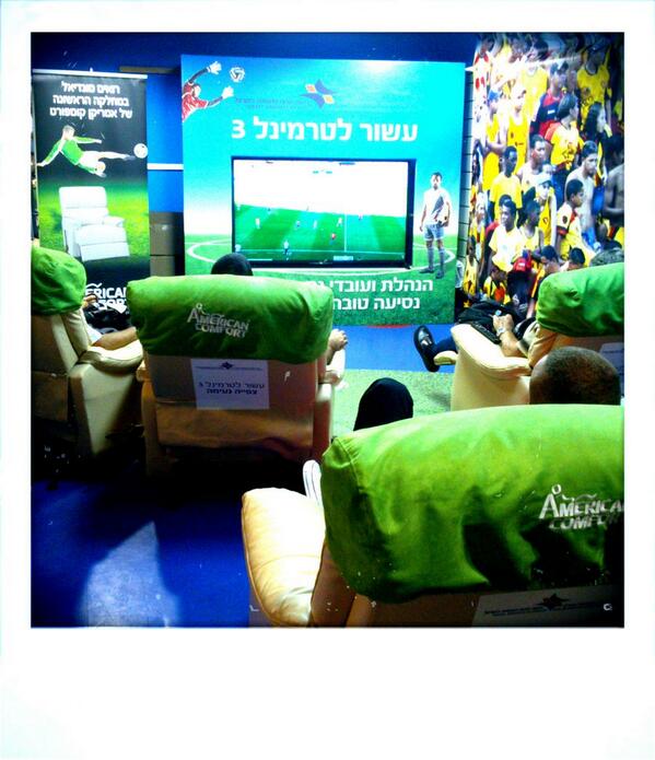 absurdalia's tweet photo. #BRA vs #CHI w Tel Avivie, czyli ogladanie podrozne http://t.co/w873SicfUs