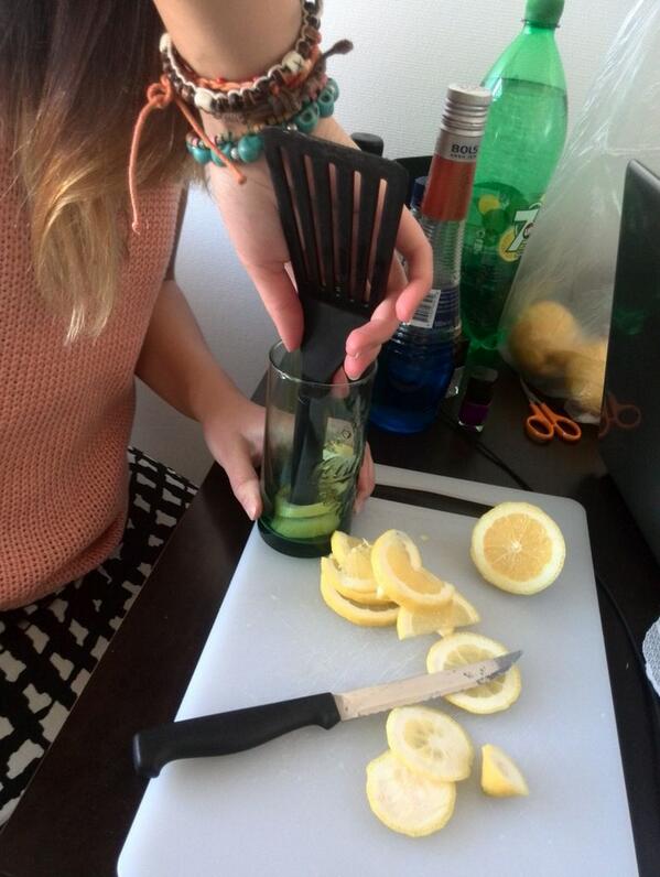 jjennnet's tweet photo. Laddar upp för en SUCCESS så att säääga! #brousontour "@brajosef: bartender jenny i farten med stekspaden http://t.co/AaxjgNjSDV"