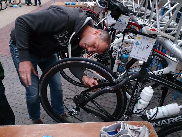 AABChallengers's tweet photo. Abn amro gearriveerd in Zwolle. Technischteam druk bezig. http://t.co/1r8rBGEFEe