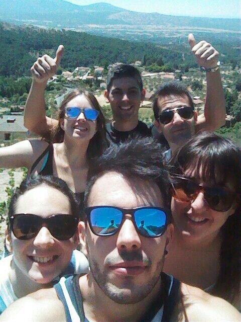 Maria27HF's tweet photo. Tengo los mejores amigos del mundo. Los quiero. Son mis bebes. Son los mejores. Son los mas guapos. :) http://t.co/pBZZImo31K